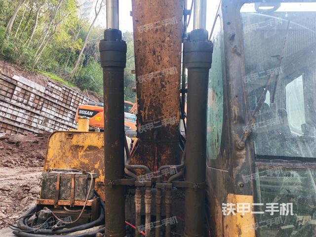 大臂油缸整體?豎拍(工作和回轉(zhuǎn)裝置) 大臂油缸整體?豎拍(工作和回轉(zhuǎn)裝置)