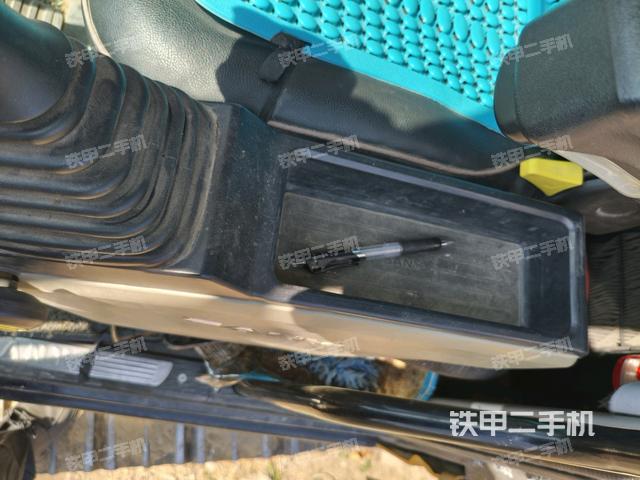 座椅右側(cè)控制臺/鑰匙門/油門/含右手柄（駕駛室部分）