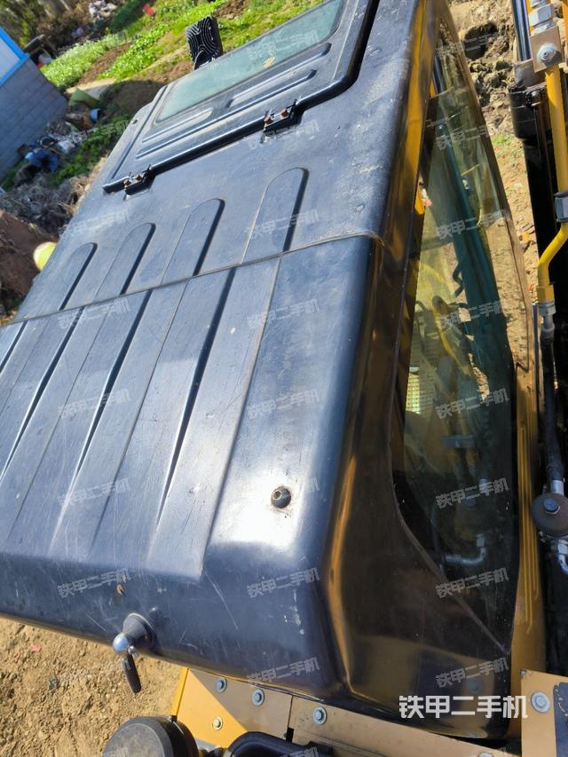 驾驶室顶部（整机外观）