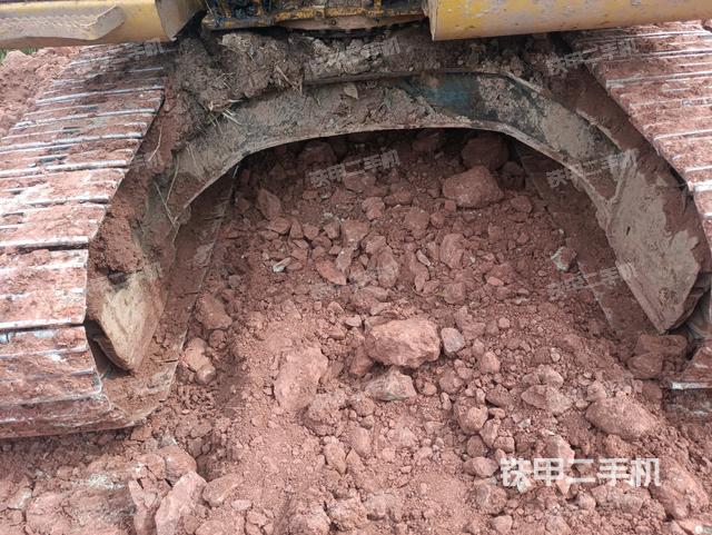 轉(zhuǎn)盤和下車架正前（工作和回轉(zhuǎn)裝置）