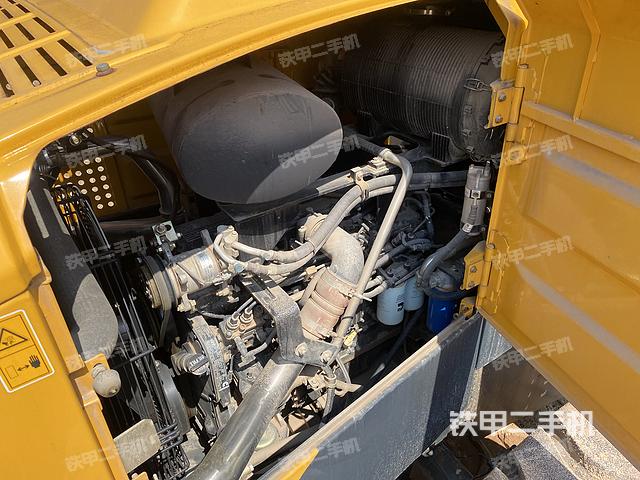 发动机右侧（整机外观及大件）