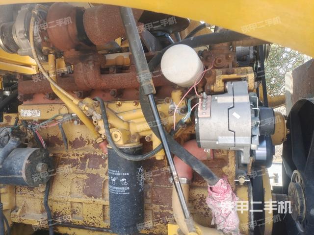 發(fā)動(dòng)機(jī)艙全景（壓路機(jī)發(fā)動(dòng)機(jī)艙）