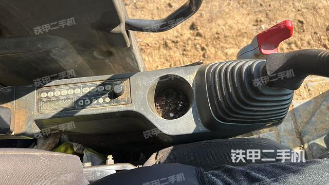 座椅左側(cè)控制臺(tái)/音響/含左手柄（駕駛室部分）