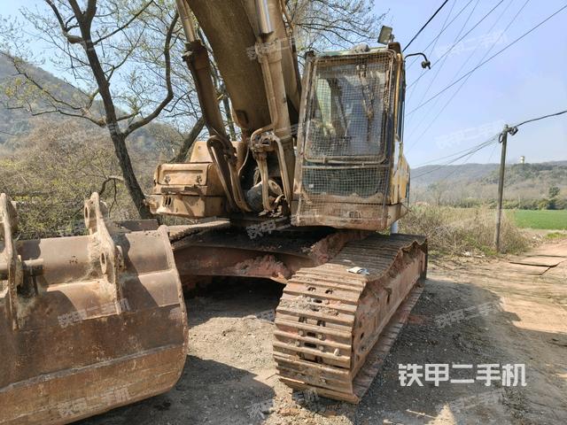 大臂油缸整體?豎拍（工作和回轉(zhuǎn)裝置）