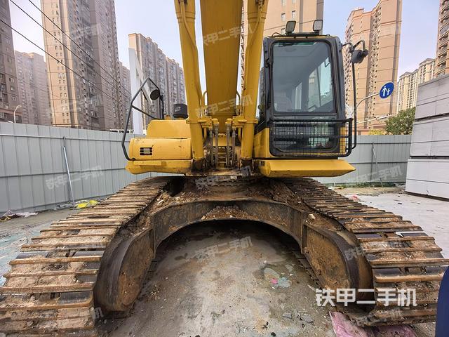 大臂油缸整体 竖拍（工作和回转装置）