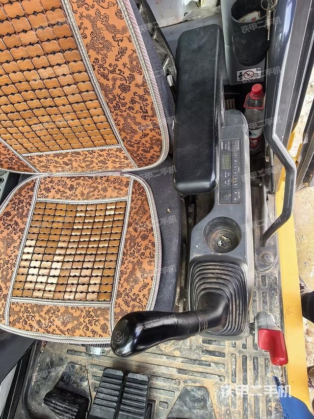 座椅左侧控制台/音响/含左手柄（驾驶室部分）