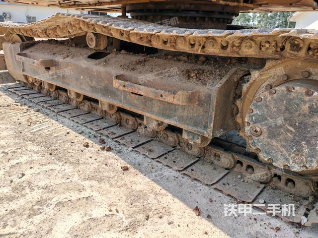 液壓泵艙室正面整體(整機(jī)外觀) 液壓泵艙室正面整體(整機(jī)外觀)