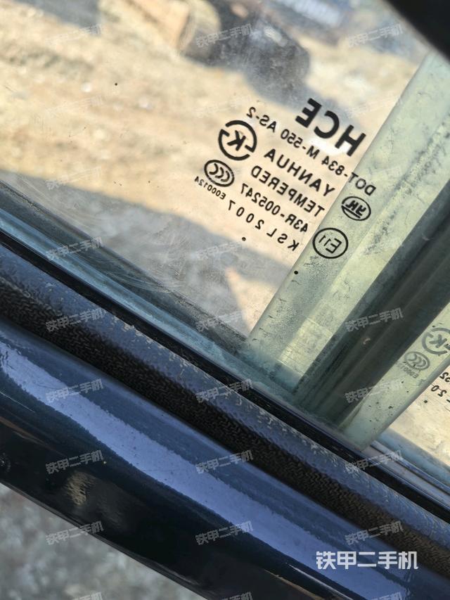 后窗玻璃角標（駕駛室部分）