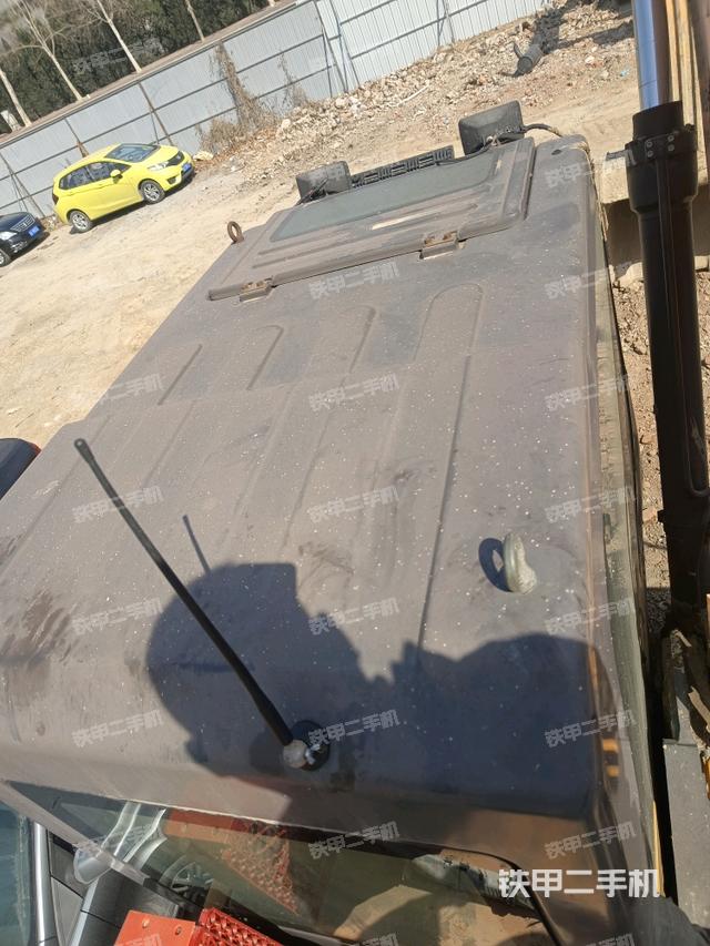 駕駛室頂部（整機外觀）