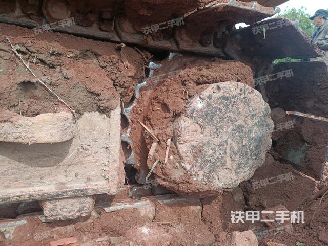 右驅(qū)動輪（行走機構(gòu)）