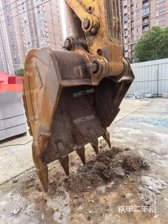 铲斗右后整体（工作和回转装置）