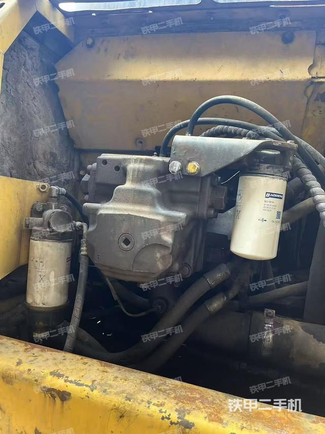 液壓泵艙室正面整體（整機(jī)外觀）