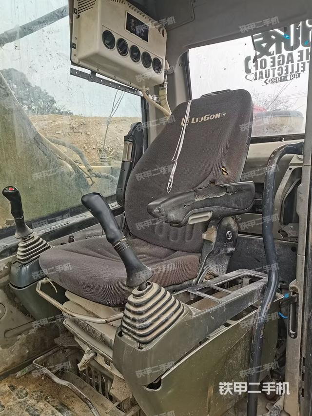 驾驶室整体（整机外观）