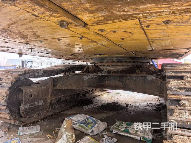 转盘和下车架正前（工作和回转装置）