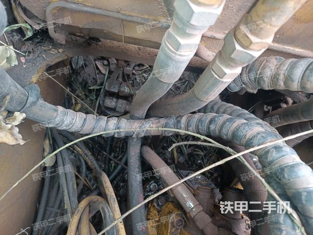 中央回轉(zhuǎn)接頭特寫（上車部件）