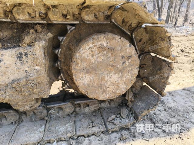 右驅(qū)動輪（行走機構(gòu)）