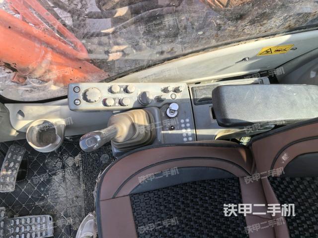 座椅右側(cè)控制臺(tái)/鑰匙門/油門/含右手柄（駕駛室部分）