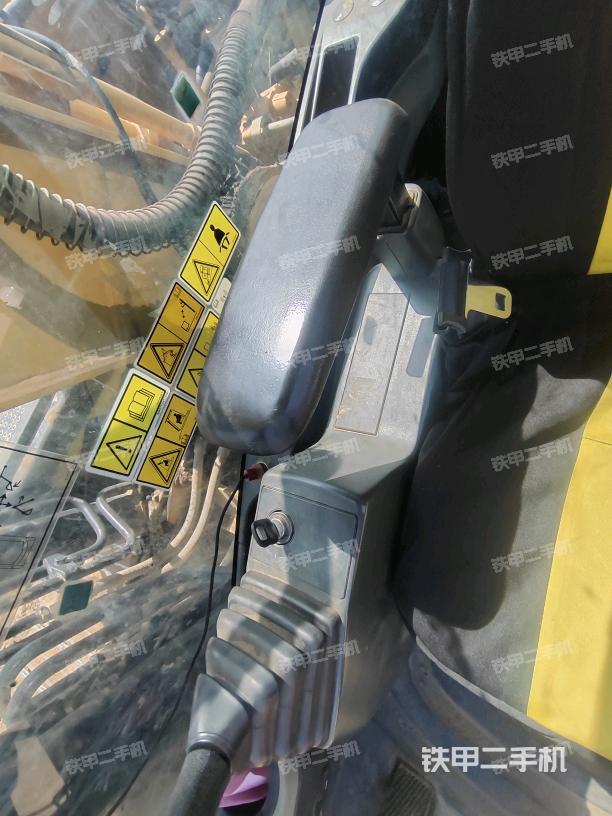 座椅右側(cè)控制臺(tái)/鑰匙門/油門/含右手柄（駕駛室部分）