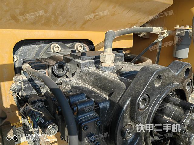 液壓泵艙室正面整體(整機(jī)外觀) 液壓泵艙室正面整體(整機(jī)外觀)