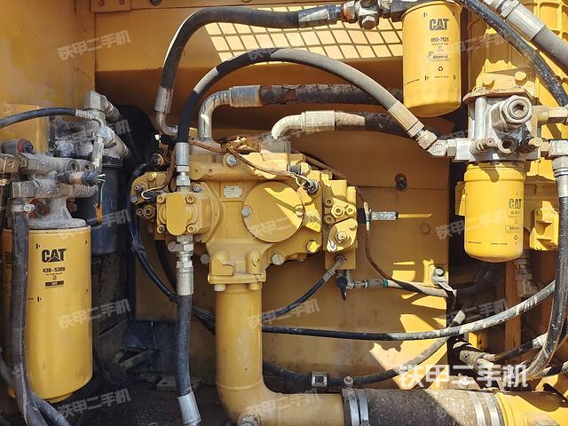 液壓泵艙室正面整體（整機(jī)外觀）