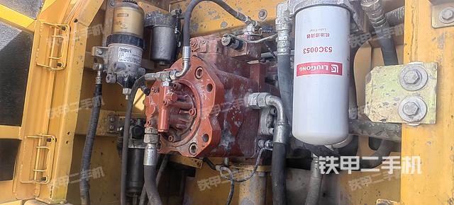 液压泵舱室正面整体（整机外观）