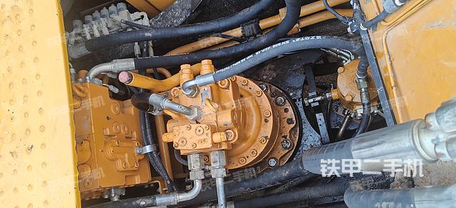 回轉(zhuǎn)馬達(dá)和主控閥（整機(jī)外觀）