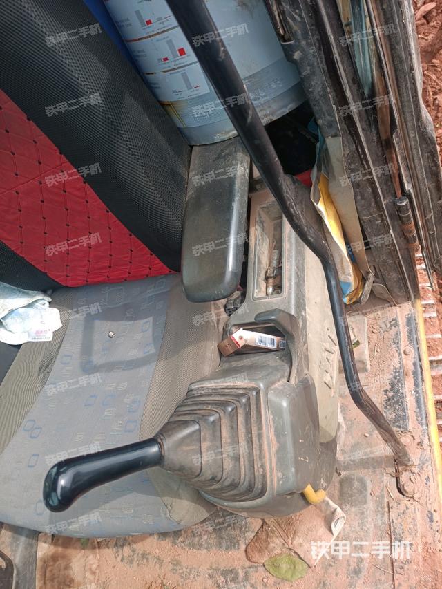 座椅左側(cè)控制臺/音響/含左手柄（駕駛室部分）