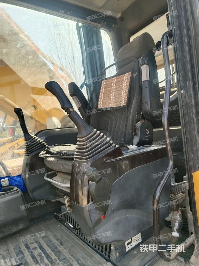 駕駛室整體（整機外觀）