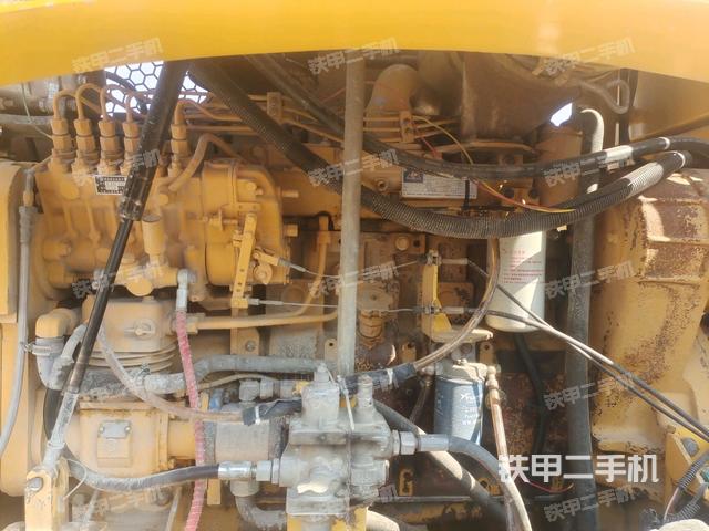 分動(dòng)箱或變速箱（壓路機(jī)發(fā)動(dòng)機(jī)艙）