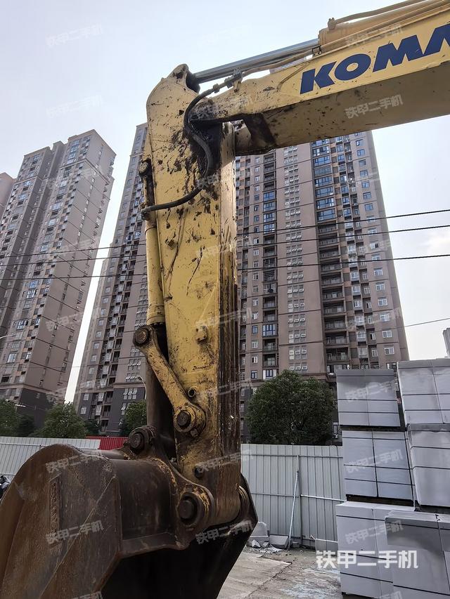 小臂整体左后（工作和回转装置）