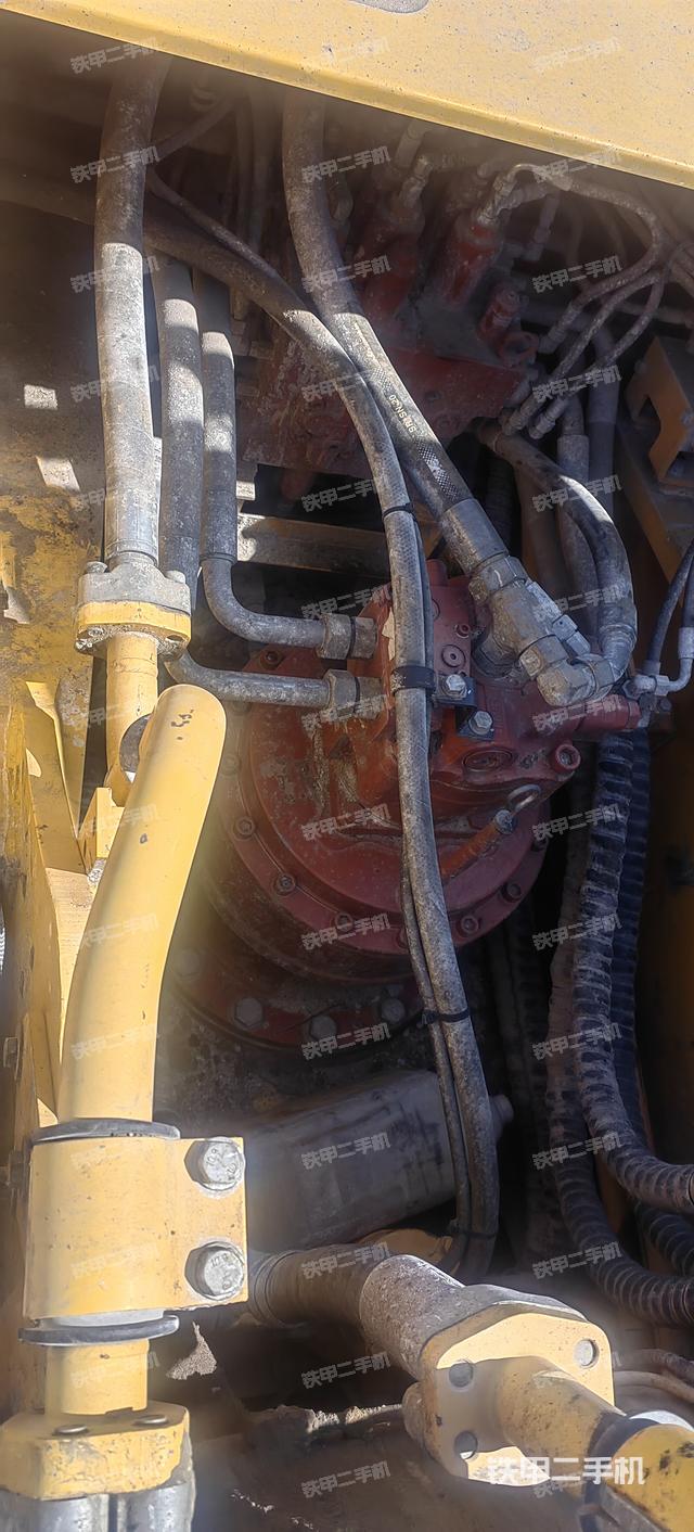 回转马达和主控阀（整机外观）