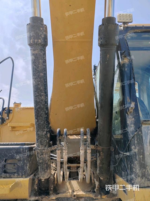 大臂油缸整體?豎拍（工作和回轉(zhuǎn)裝置）