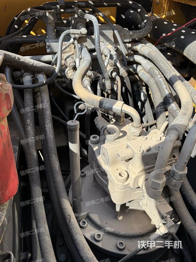 回轉(zhuǎn)馬達和主控閥（整機外觀）