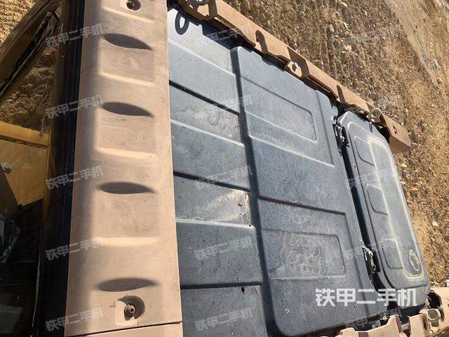 駕駛室頂部（整機外觀）