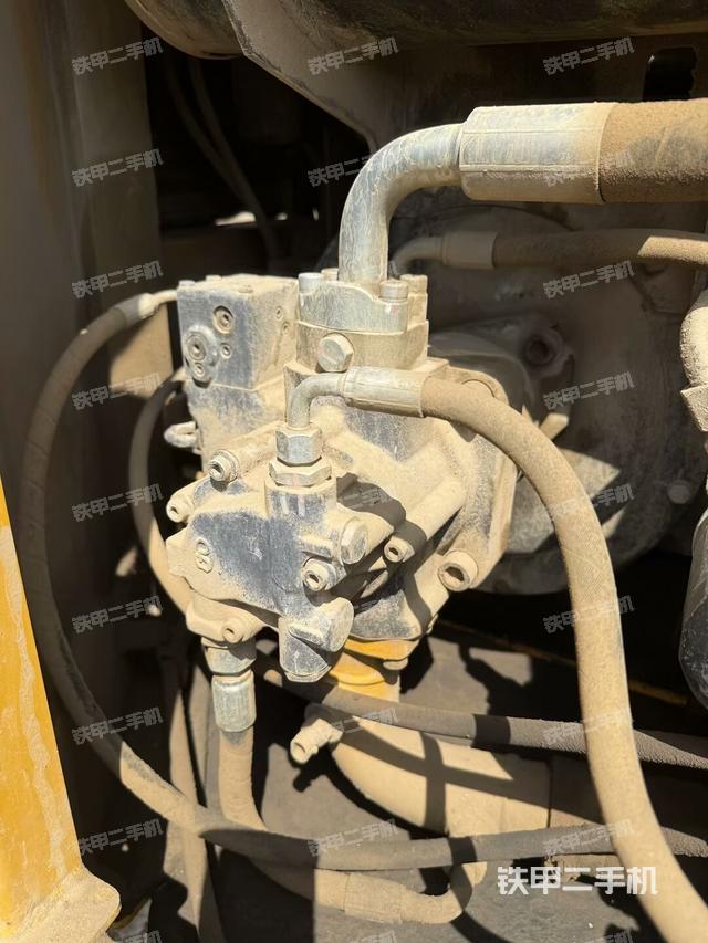 液壓泵艙室正面整體(整機(jī)外觀) 液壓泵艙室正面整體(整機(jī)外觀)