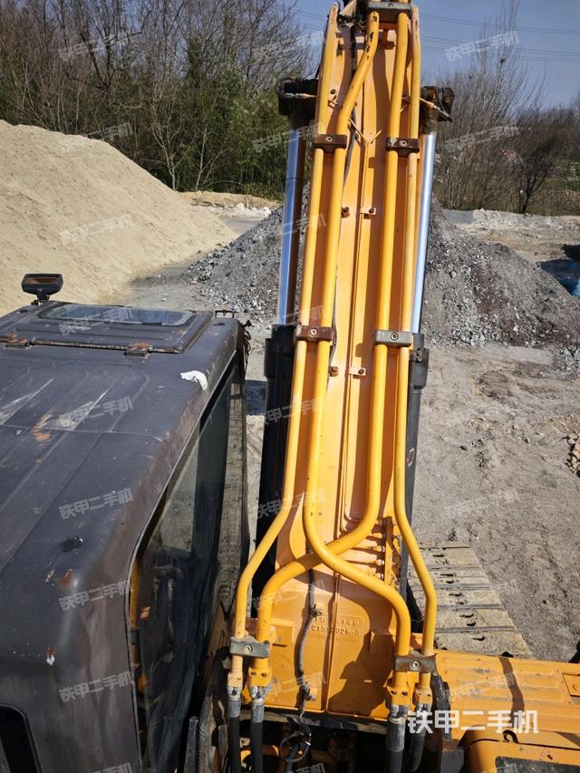 大臂背部俯視（工作和回轉(zhuǎn)裝置）