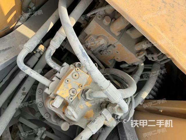 回轉(zhuǎn)馬達(dá)和主控閥（整機(jī)外觀）