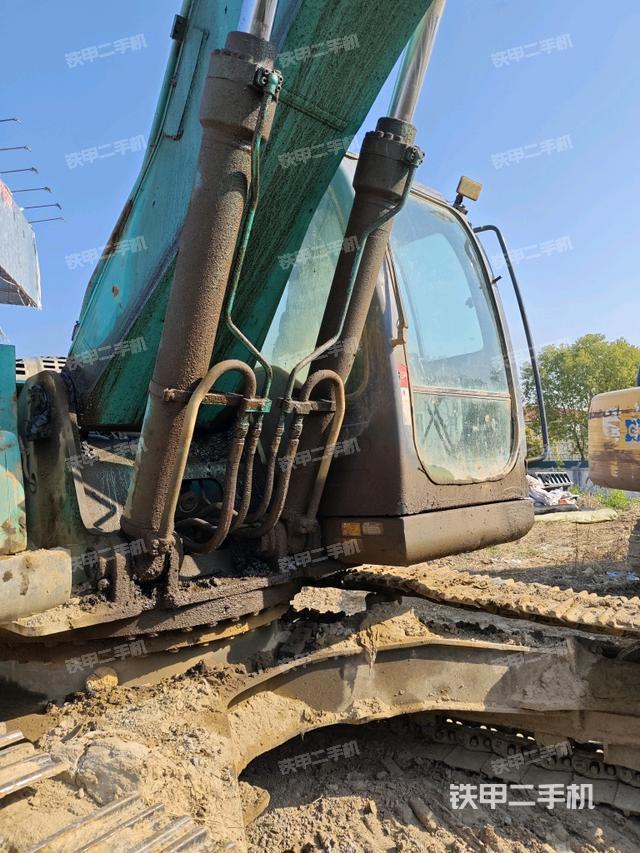 大臂油缸整體?豎拍（工作和回轉(zhuǎn)裝置）