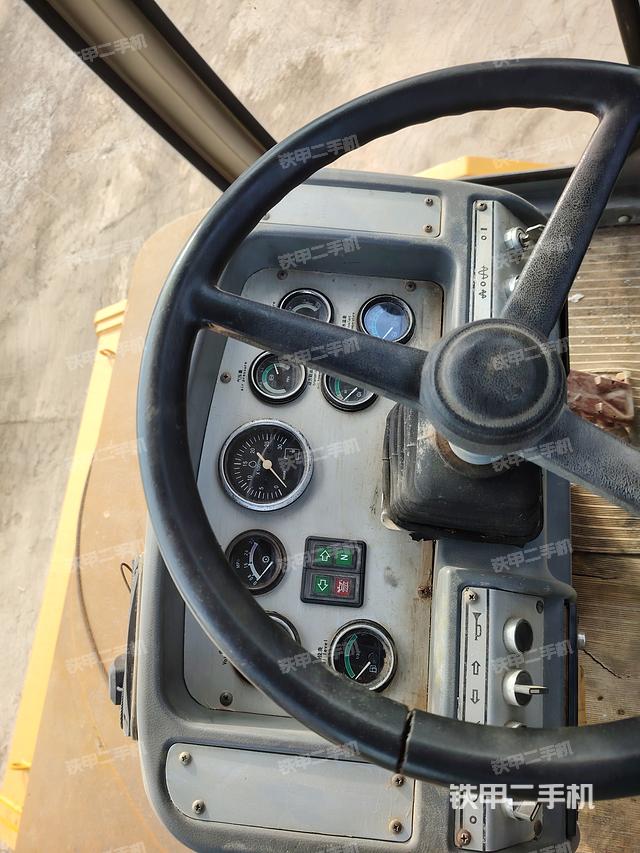 驾驶室操作台（设备外观及核心部件）