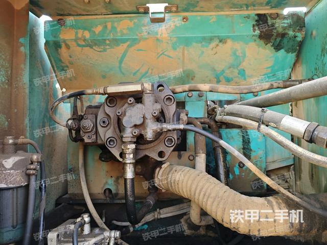 液壓泵斜45?左（大件艙室）