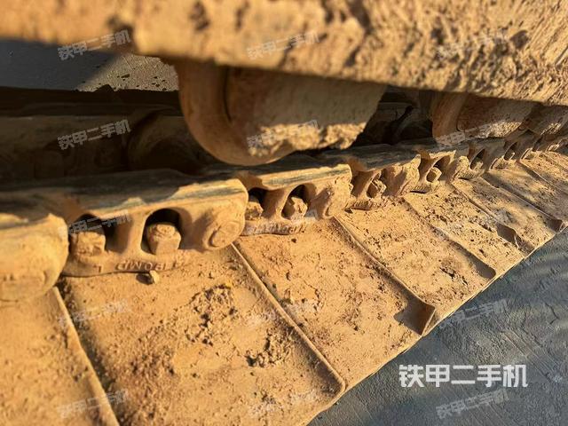 單側(cè)履帶整體(整機外觀) 單側(cè)履帶整體(整機外觀)