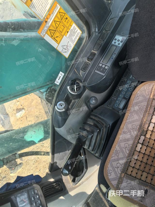 座椅右側(cè)控制臺(tái)/鑰匙門/油門/含右手柄（駕駛室部分）