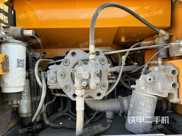 液壓泵艙室正面整體(整機外觀) 液壓泵艙室正面整體(整機外觀)