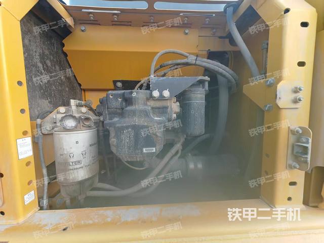 液壓泵艙室正面整體(整機(jī)外觀) 液壓泵艙室正面整體(整機(jī)外觀)