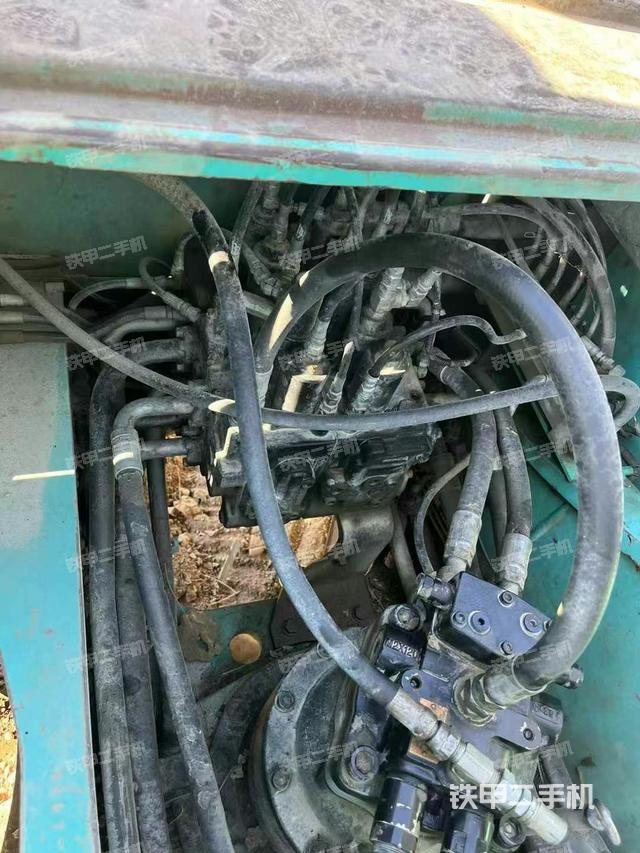 回转马达和主控阀（整机外观）