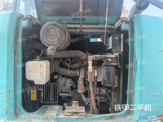 發(fā)動(dòng)機(jī)室（上車部件）