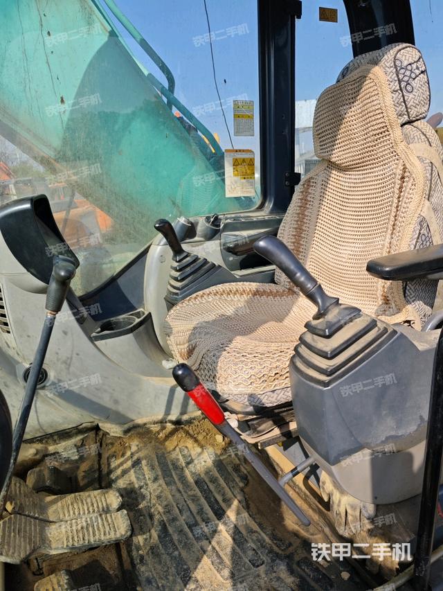 后窗玻璃角標(biāo)（駕駛室部分）