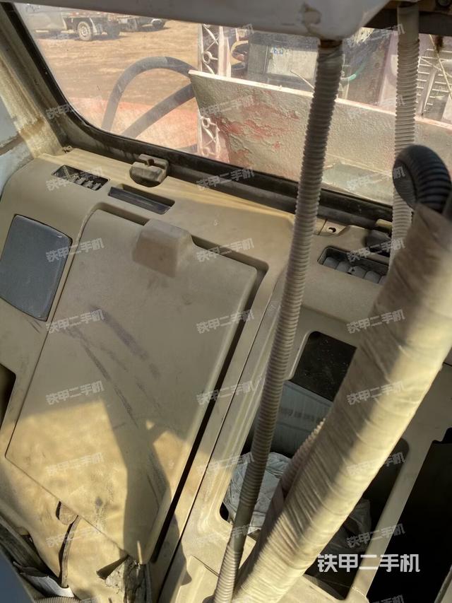 后窗玻璃角标（驾驶室部分）