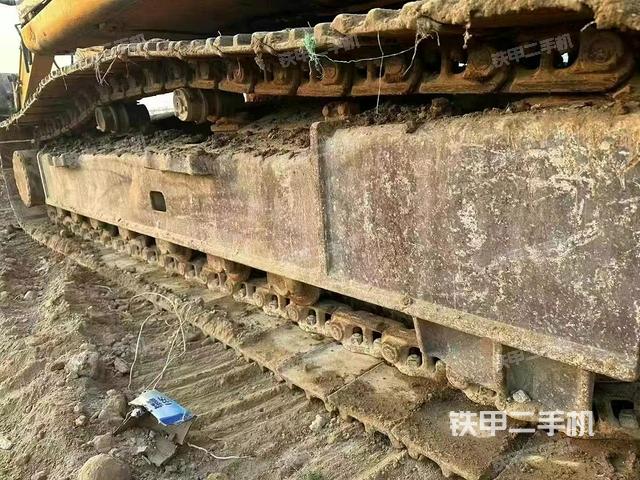 單側(cè)履帶整體(整機(jī)外觀) 單側(cè)履帶整體(整機(jī)外觀)