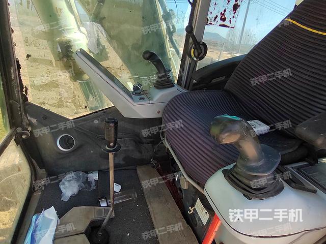 駕駛室整體(整機外觀) 駕駛室整體(整機外觀)